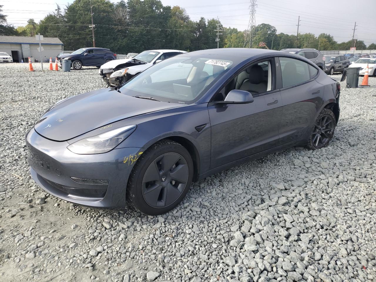 TESLA MODEL 3