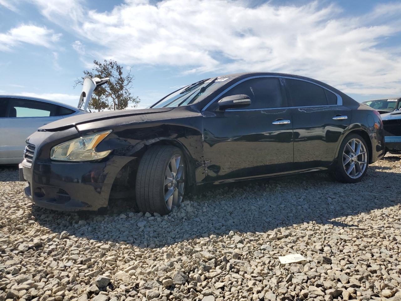 NISSAN MAXIMA S