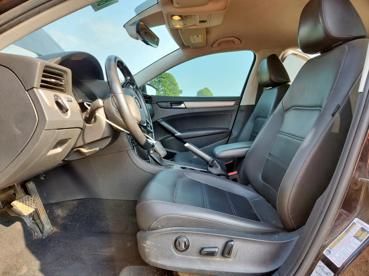 VOLKSWAGEN PASSAT SE