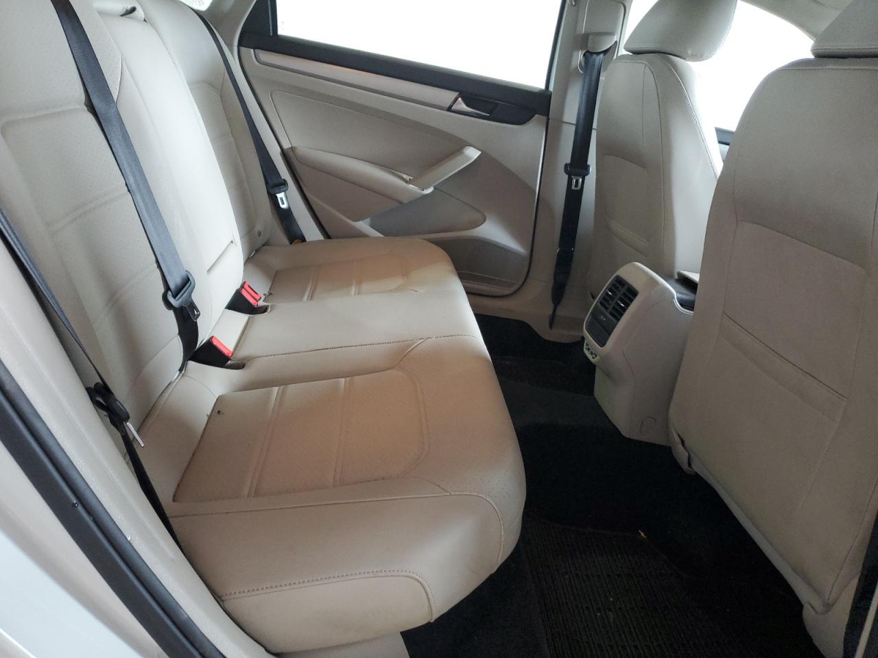 VOLKSWAGEN PASSAT SE