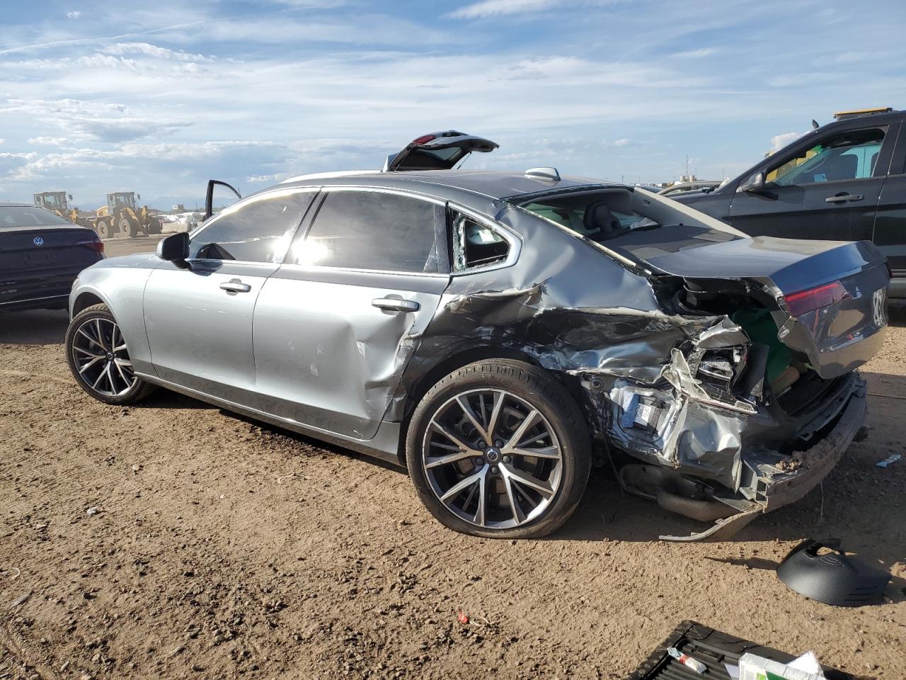 VOLVO S90 T5 MOMENTUM