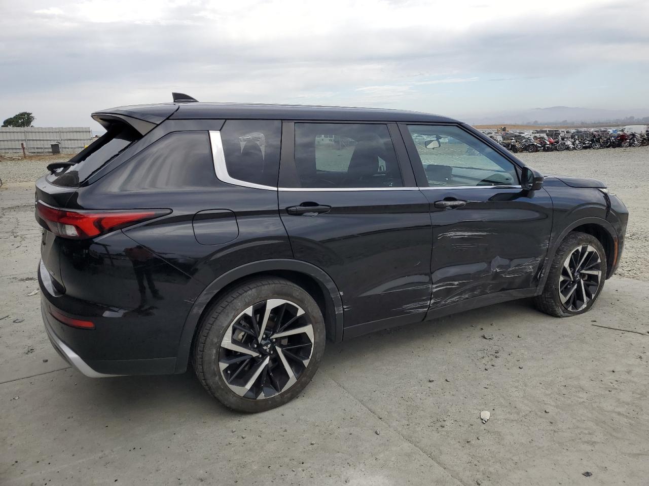 MITSUBISHI OUTLANDER SE