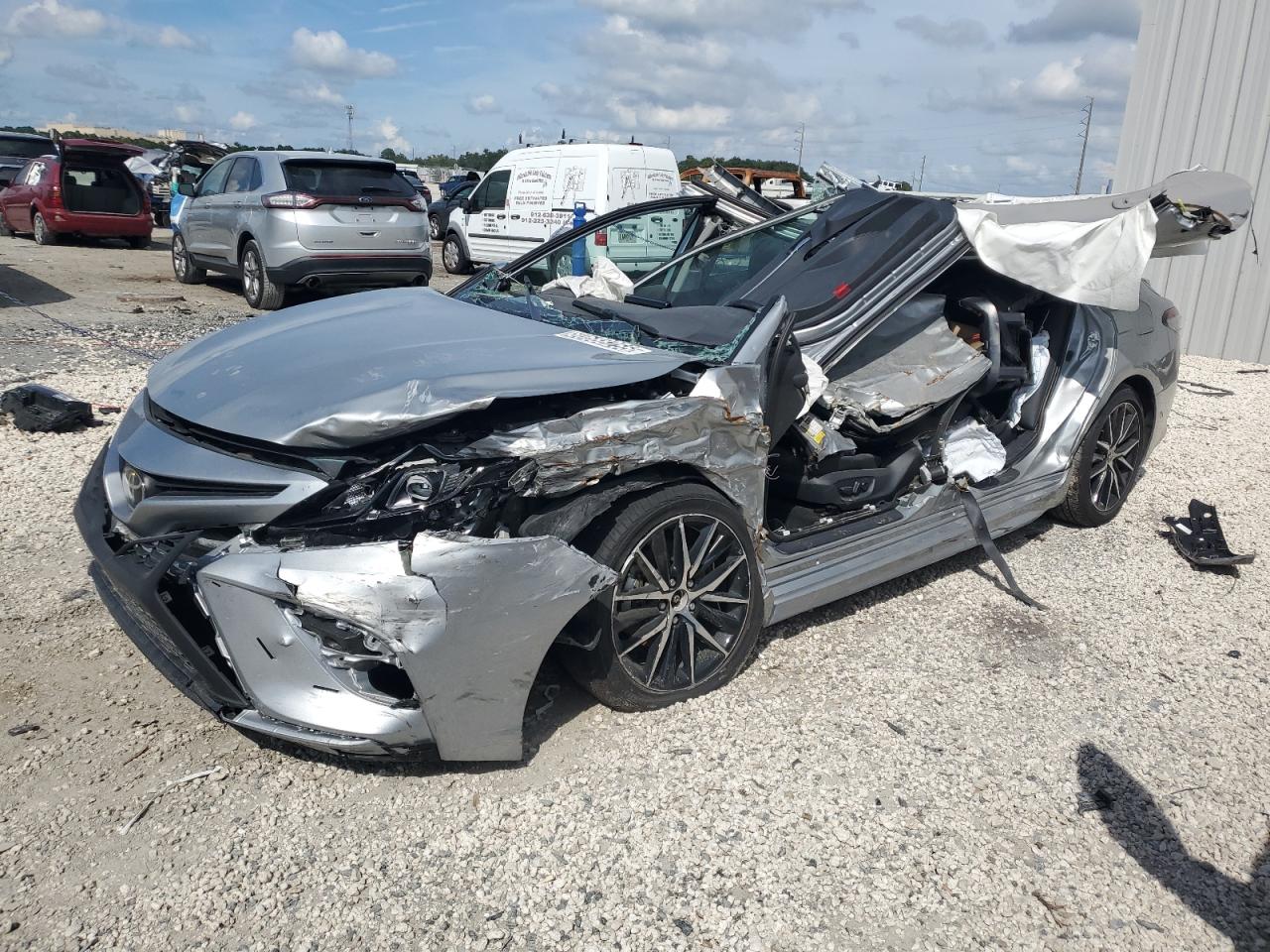 TOYOTA CAMRY SE NIGHT SHADE