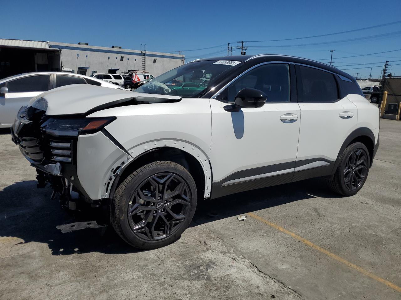 Salvage Nissan Kicks