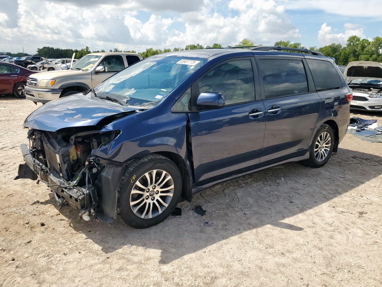 TOYOTA SIENNA XLE