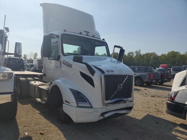 Global Auto Auctions: 2022 VOLVO VNR