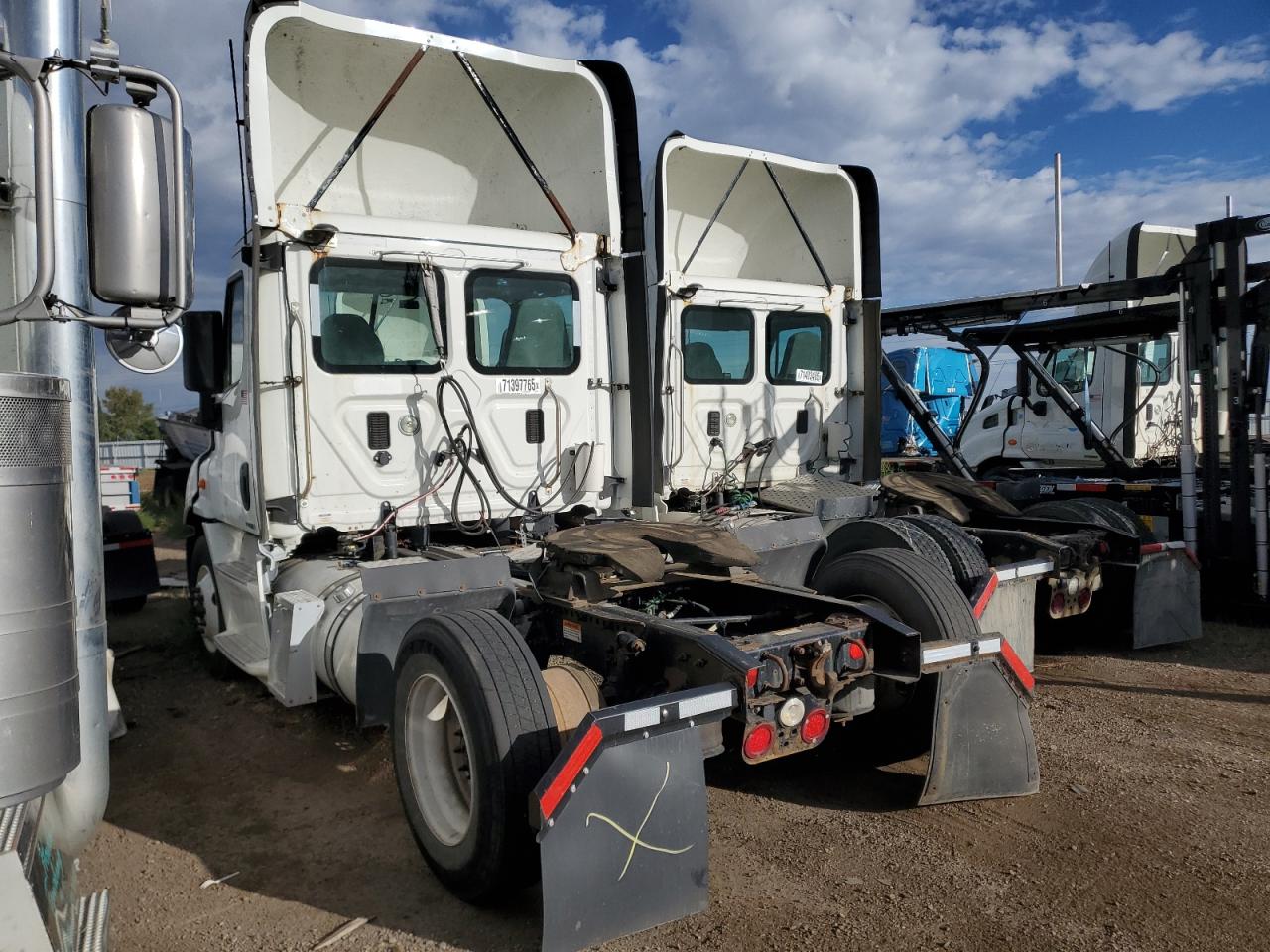 Lot #3245408402 2016 FREIGHTLINER CASCADIA 1