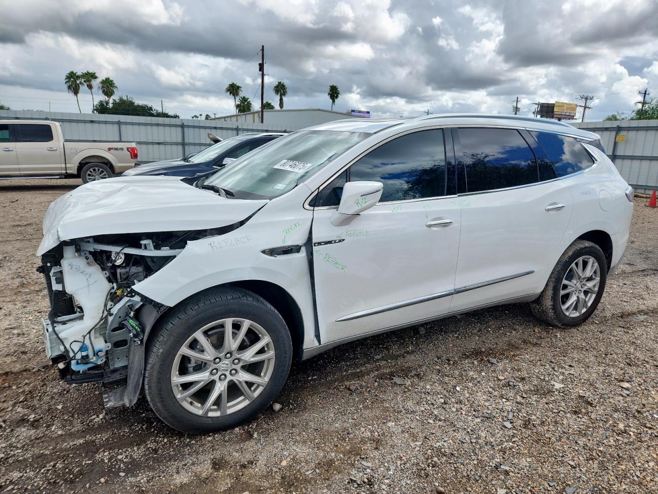 BUICK ENCLAVE ESSENCE