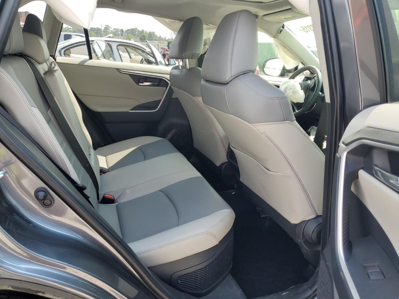 TOYOTA RAV4 XLE PREMIUM