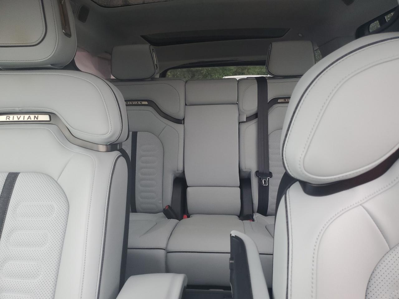 RIVIAN R1S ADVENTURE