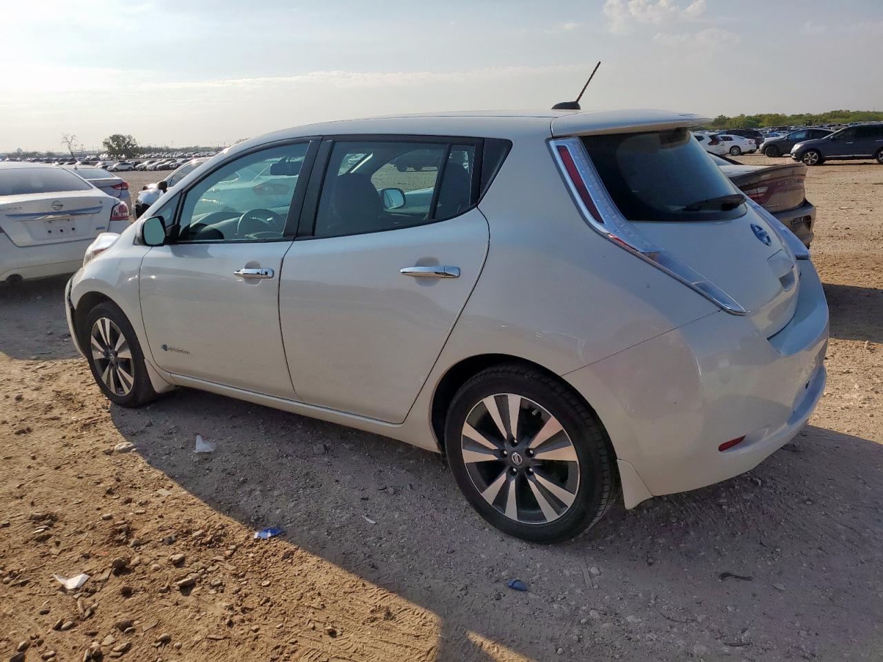 NISSAN LEAF SV