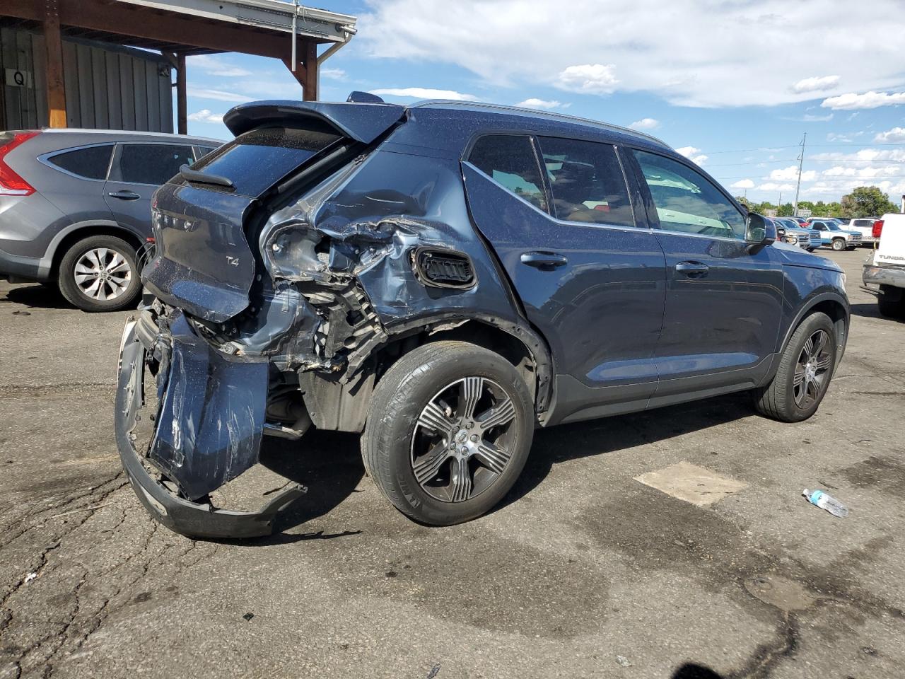 Lot #3317774074 2022 VOLVO XC40 T4 IN