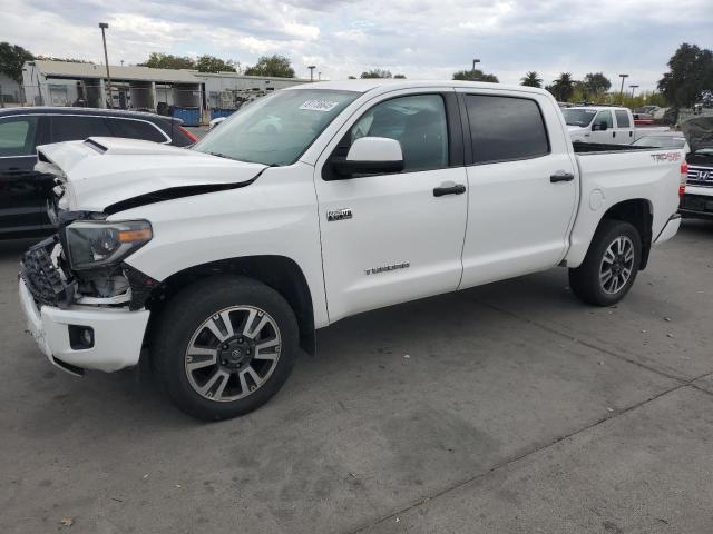 TOYOTA TUNDRA CREWMAX SR5