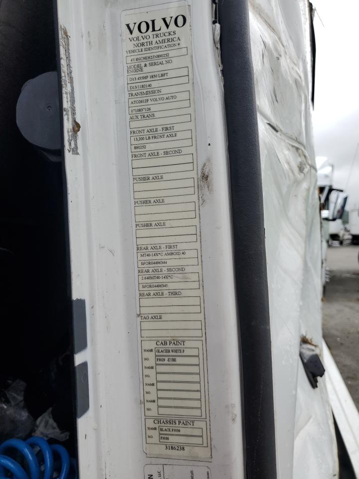 Lot #3285011970 2018 VOLVO VNL