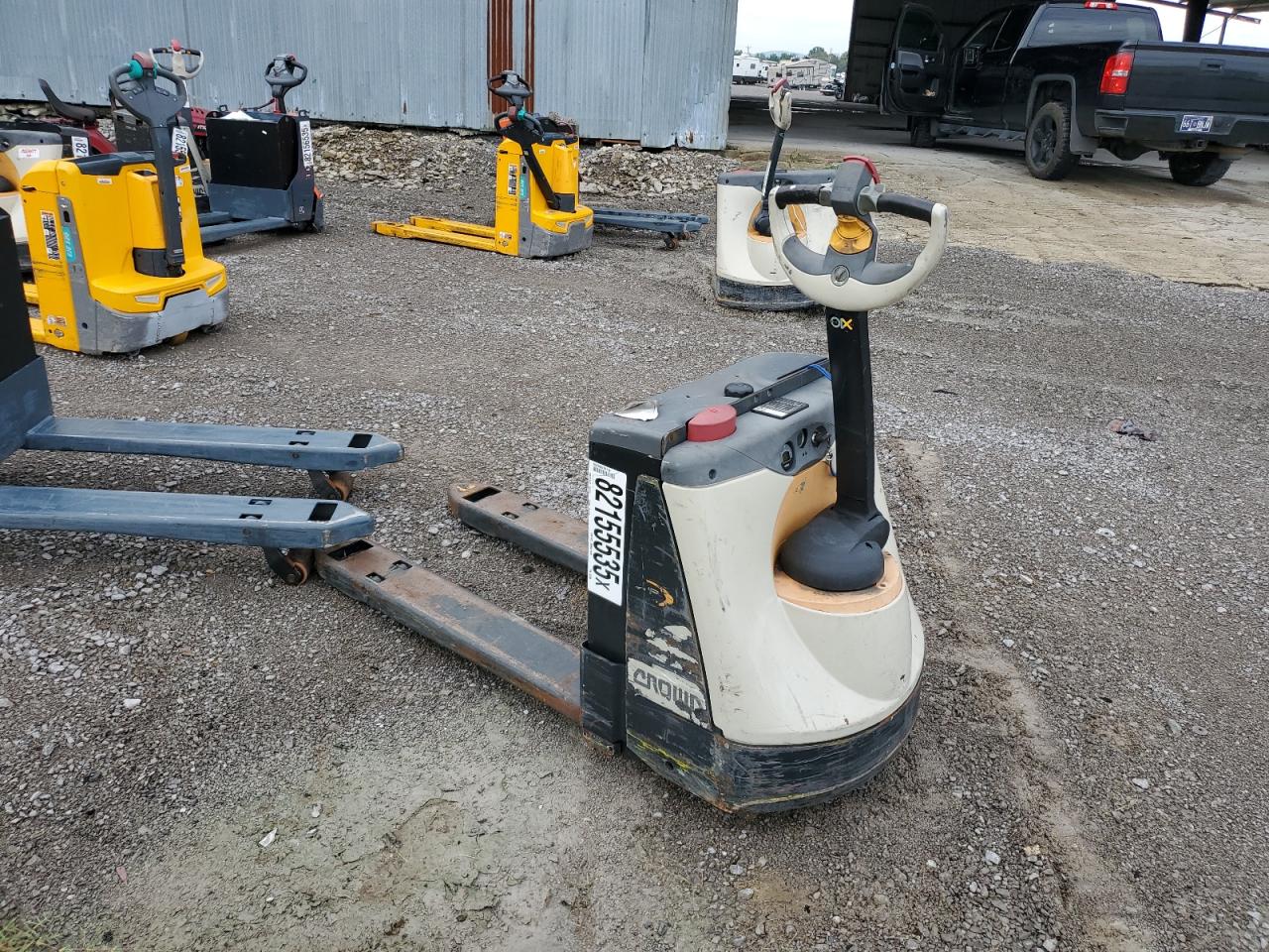 Lot #3246796837 2020 CROWN ELECTRIC PALLET JACK