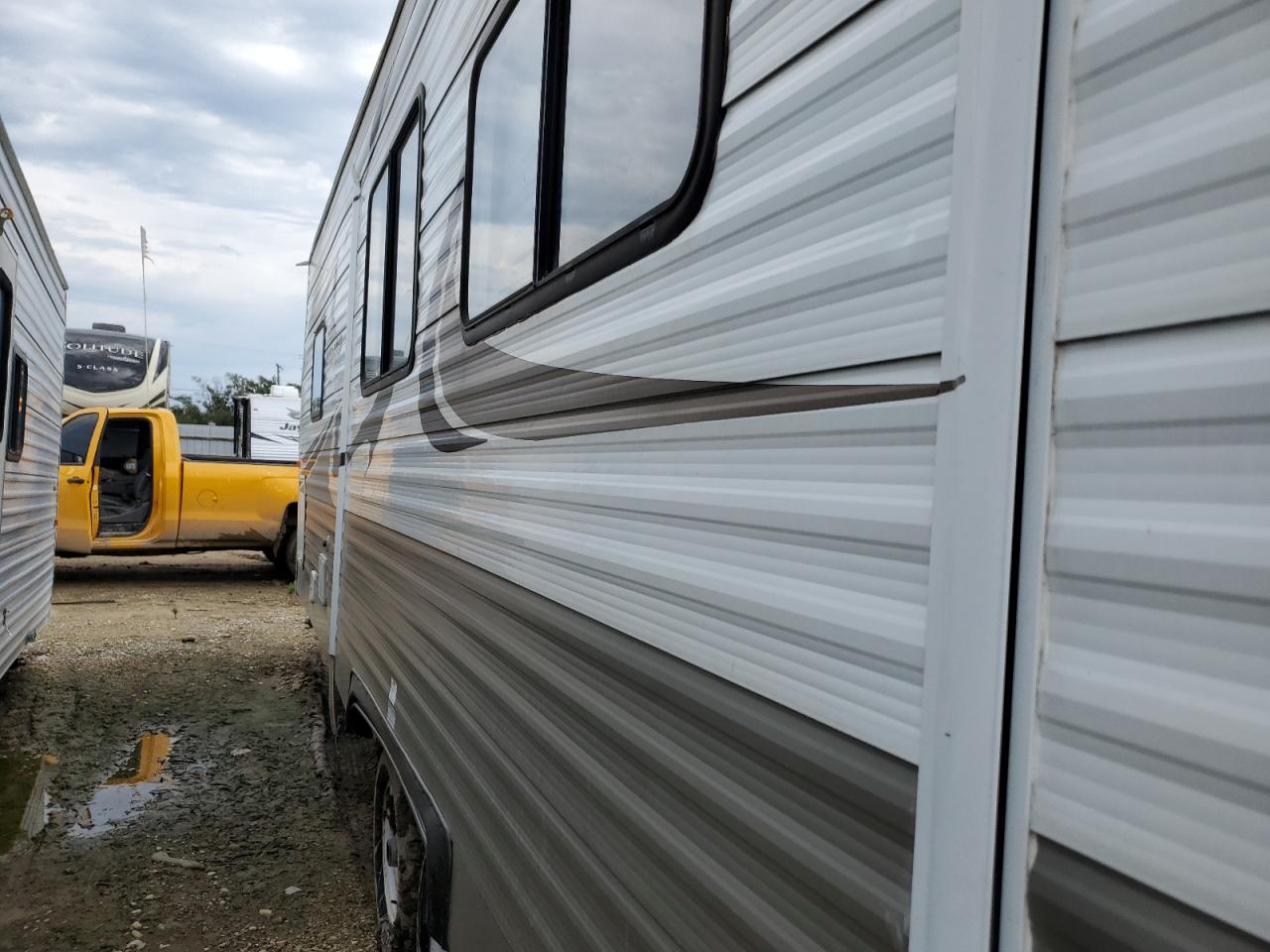 Lot #3285101381 2009 ARO 5TH WHEEL