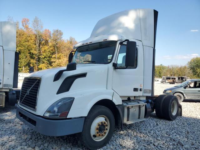 VOLVO VNL 2016 white tractor diesel 4V4N39TG1GN965672 photo #3