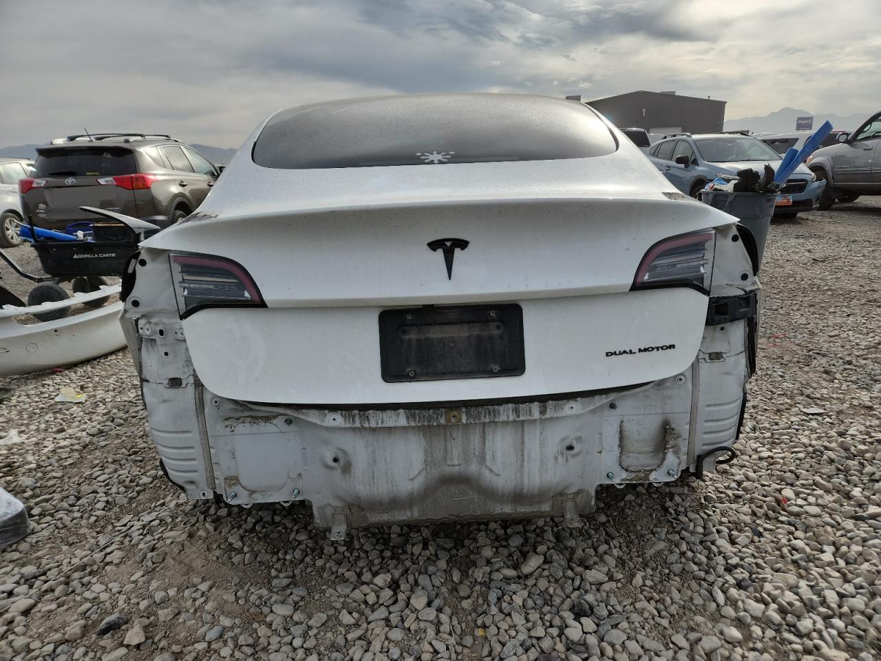 TESLA MODEL 3