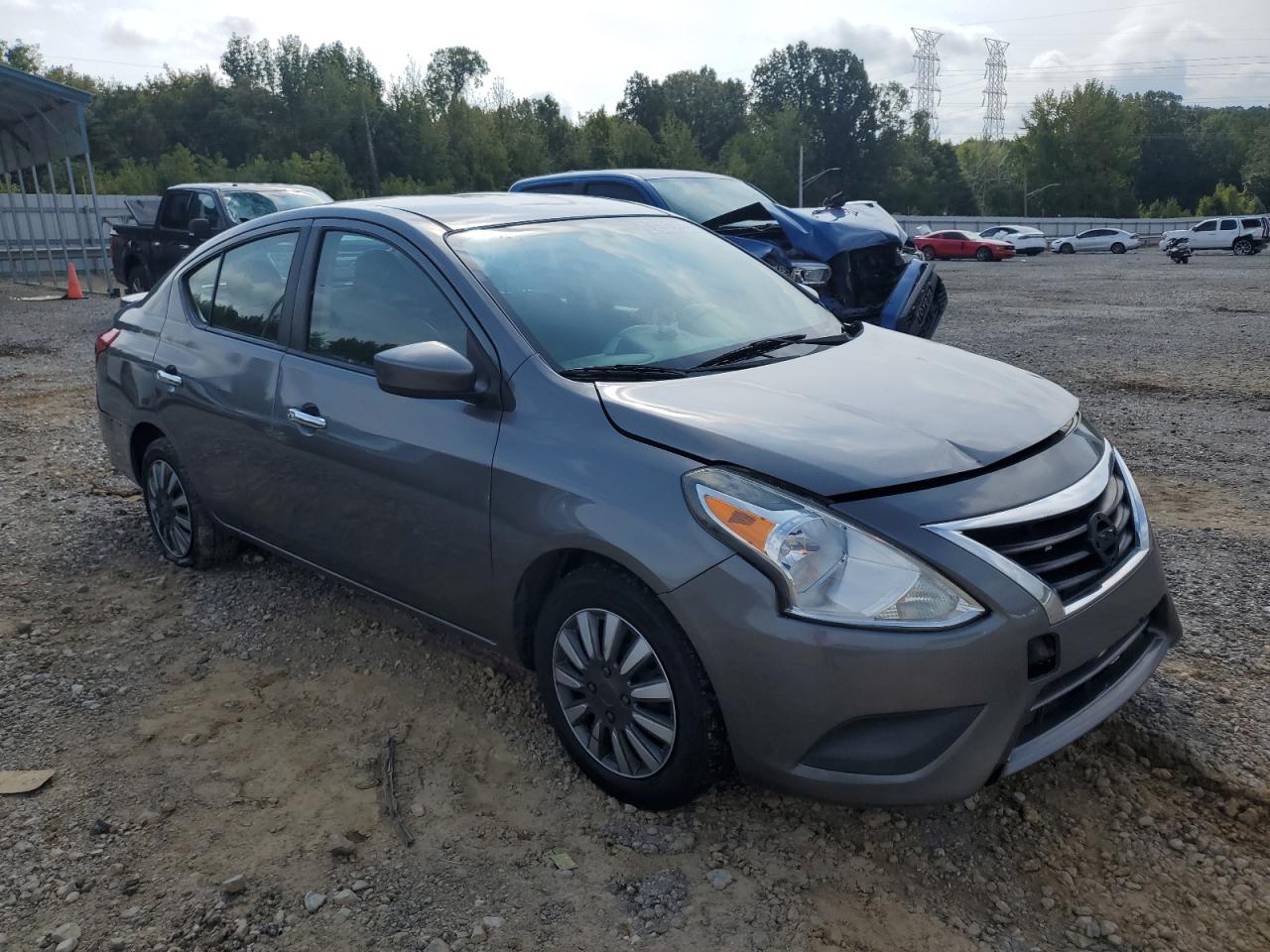 NISSAN VERSA S