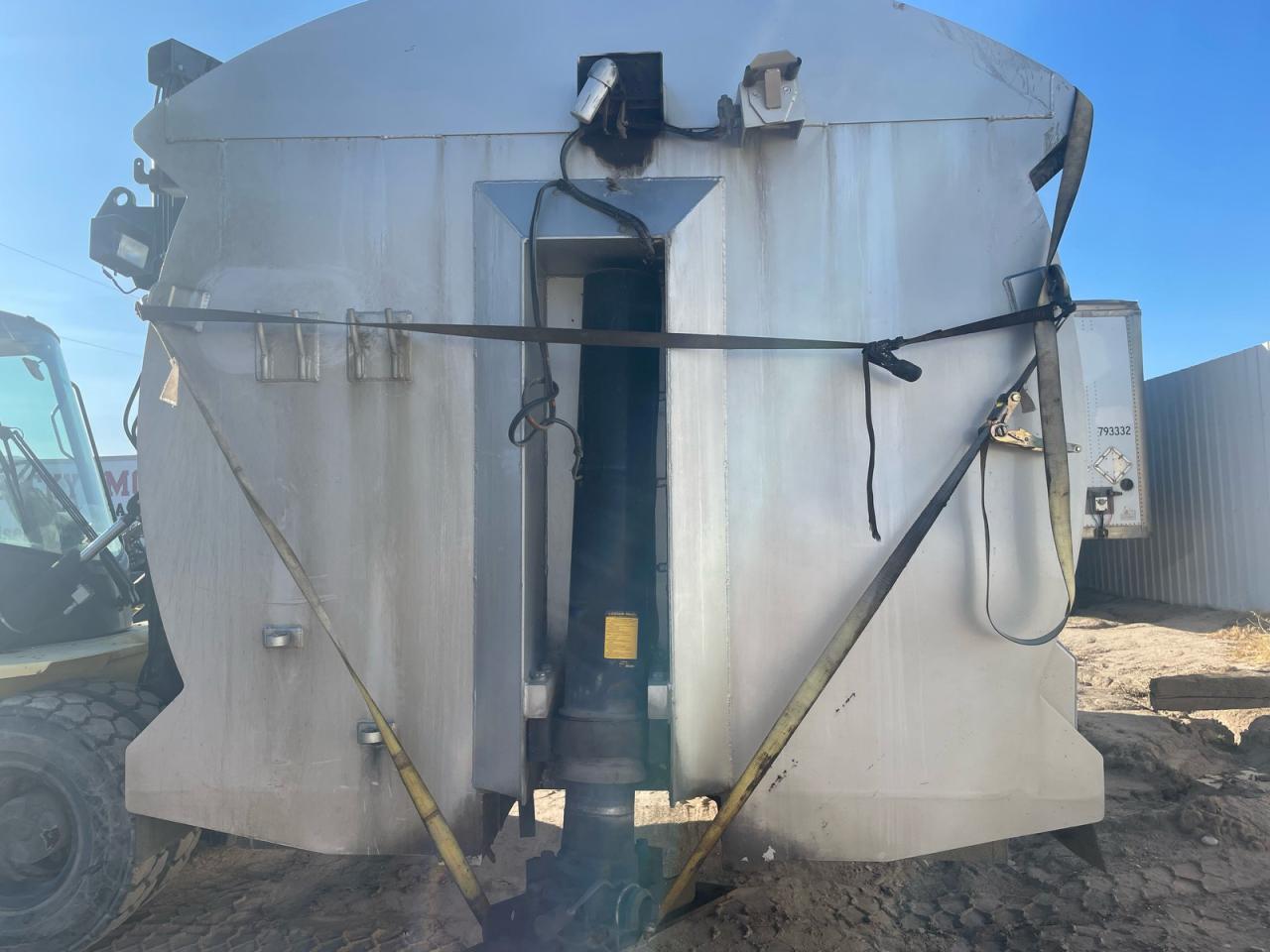 Lot #3273829406 2011 COLUMBIA TANDE-BPUP