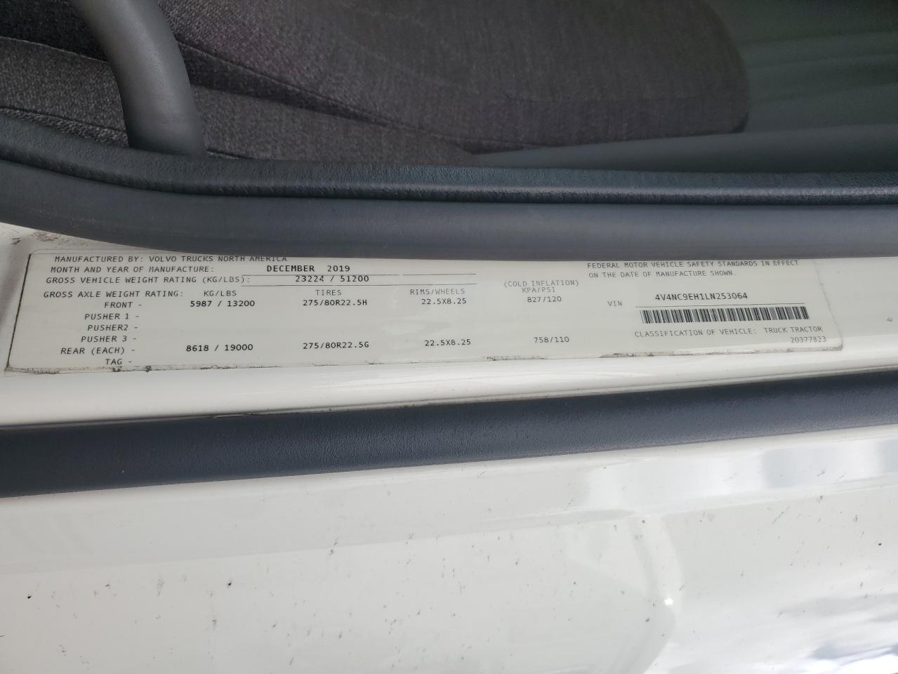 Lot #3262220114 2020 VOLVO VNL