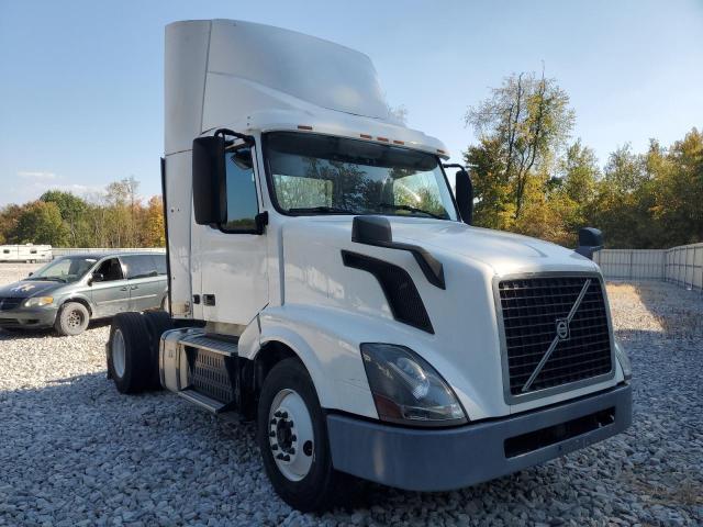 VOLVO VNL 2016 white tractor diesel 4V4N39TG1GN965672 photo #1