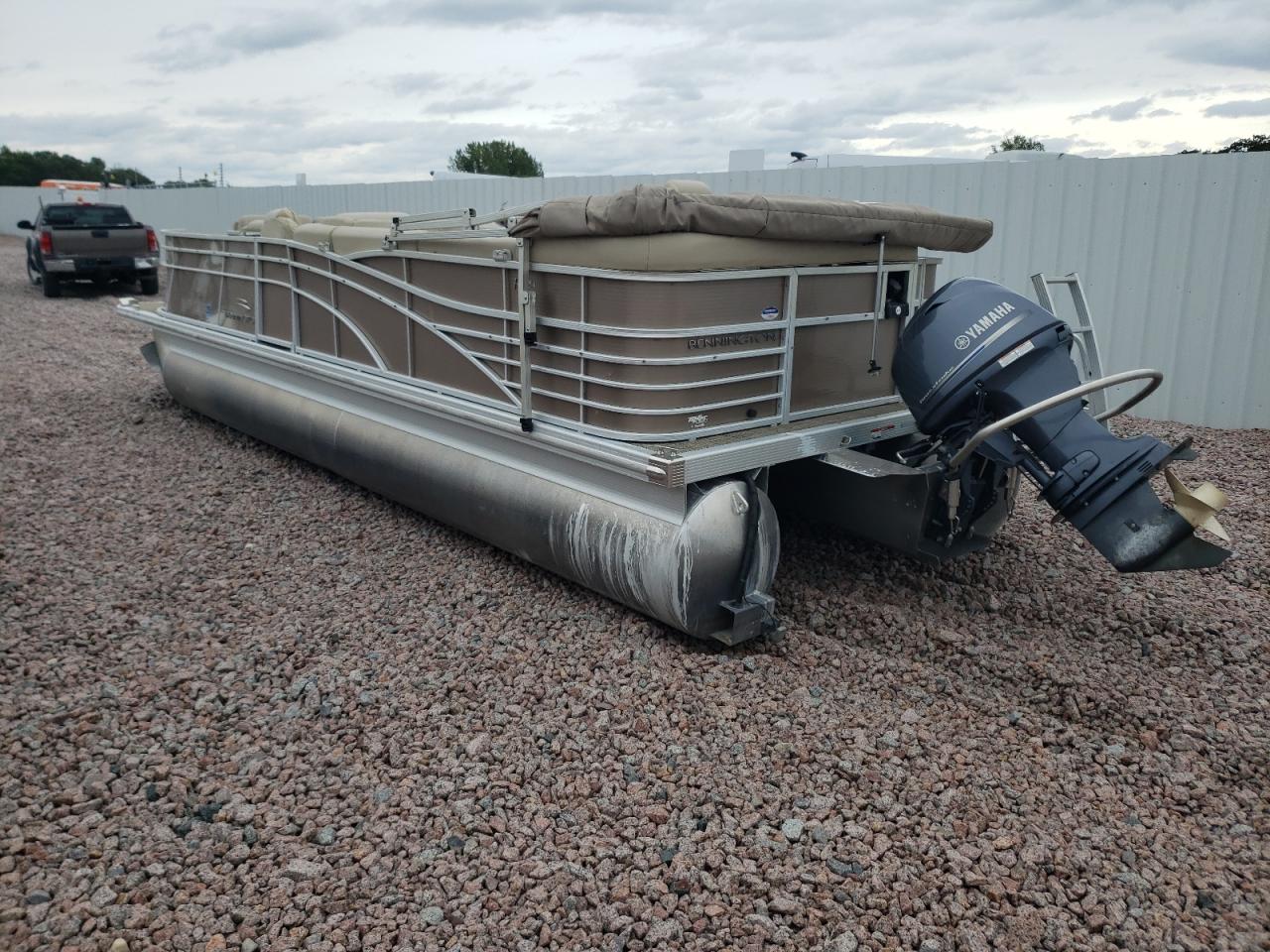 Lot #3232329894 2014 BENNINGTON MARINE 2375 R SERIES