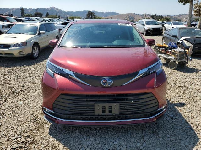 2021 TOYOTA SIENNA XLE 5TDJRKEC0MS022429