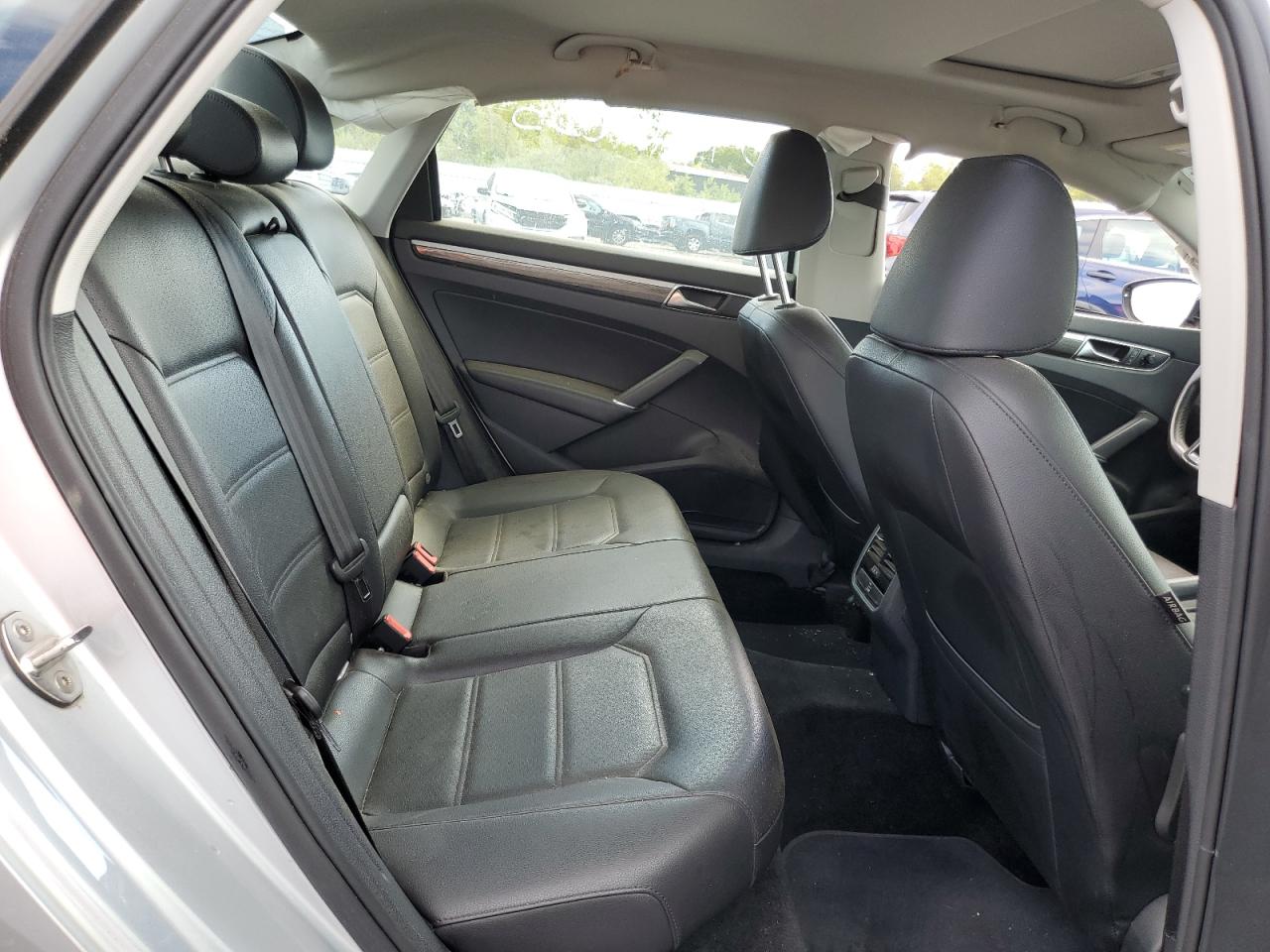 VOLKSWAGEN PASSAT SE