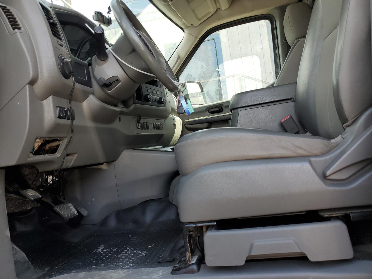 NISSAN NV2500 2500 S