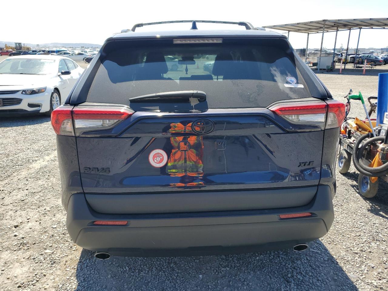 TOYOTA RAV4 XLE PREMIUM