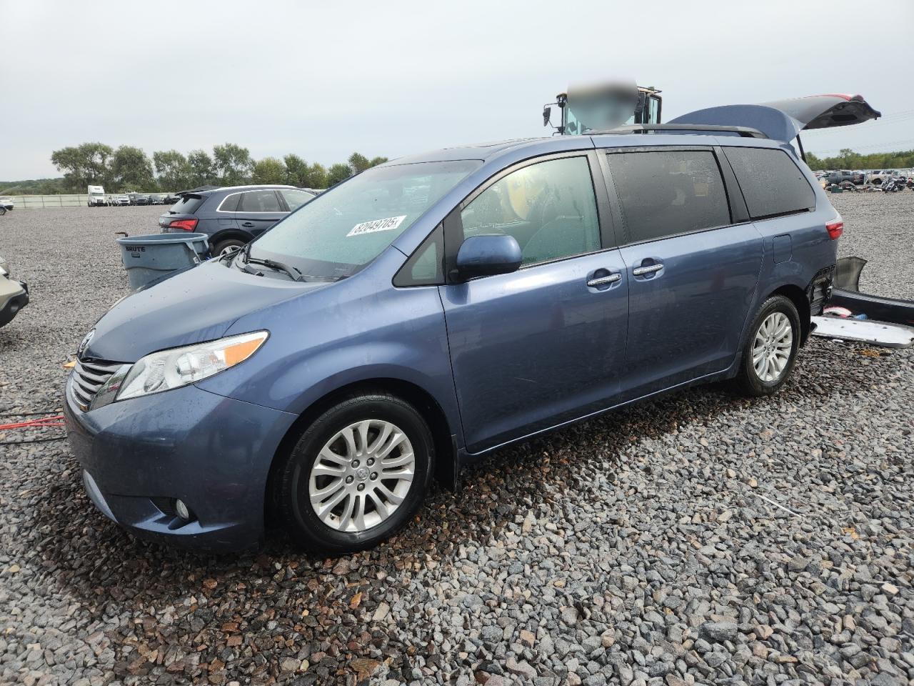 TOYOTA SIENNA XLE