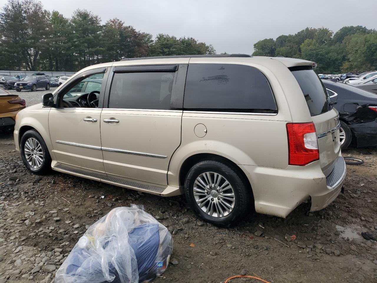 CHRYSLER TOWN & COUNTRY TOURING L