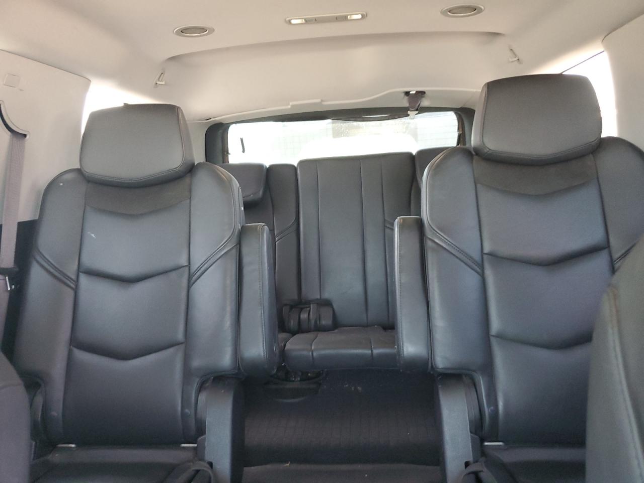 CADILLAC ESCALADE LUXURY