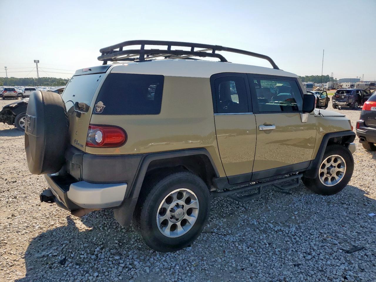 TOYOTA FJ CRUISER