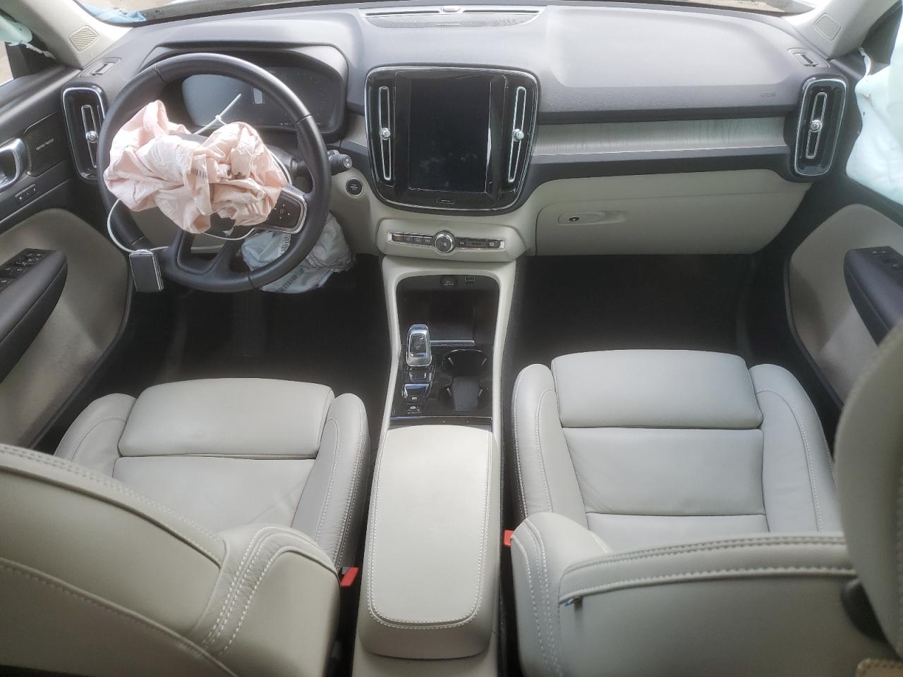 VOLVO XC40 T5 INSCRIPTION