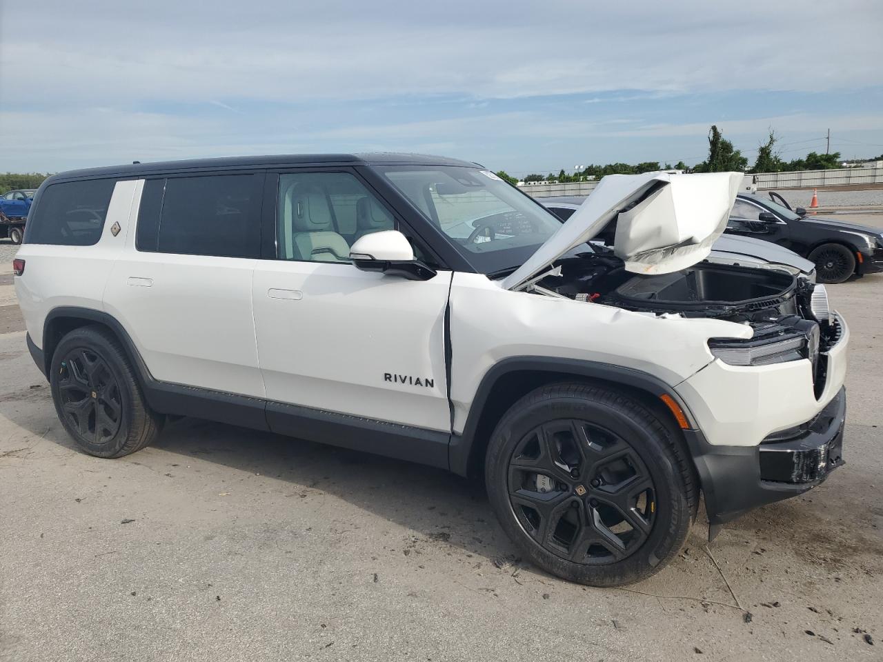 RIVIAN R1S ADVENTURE