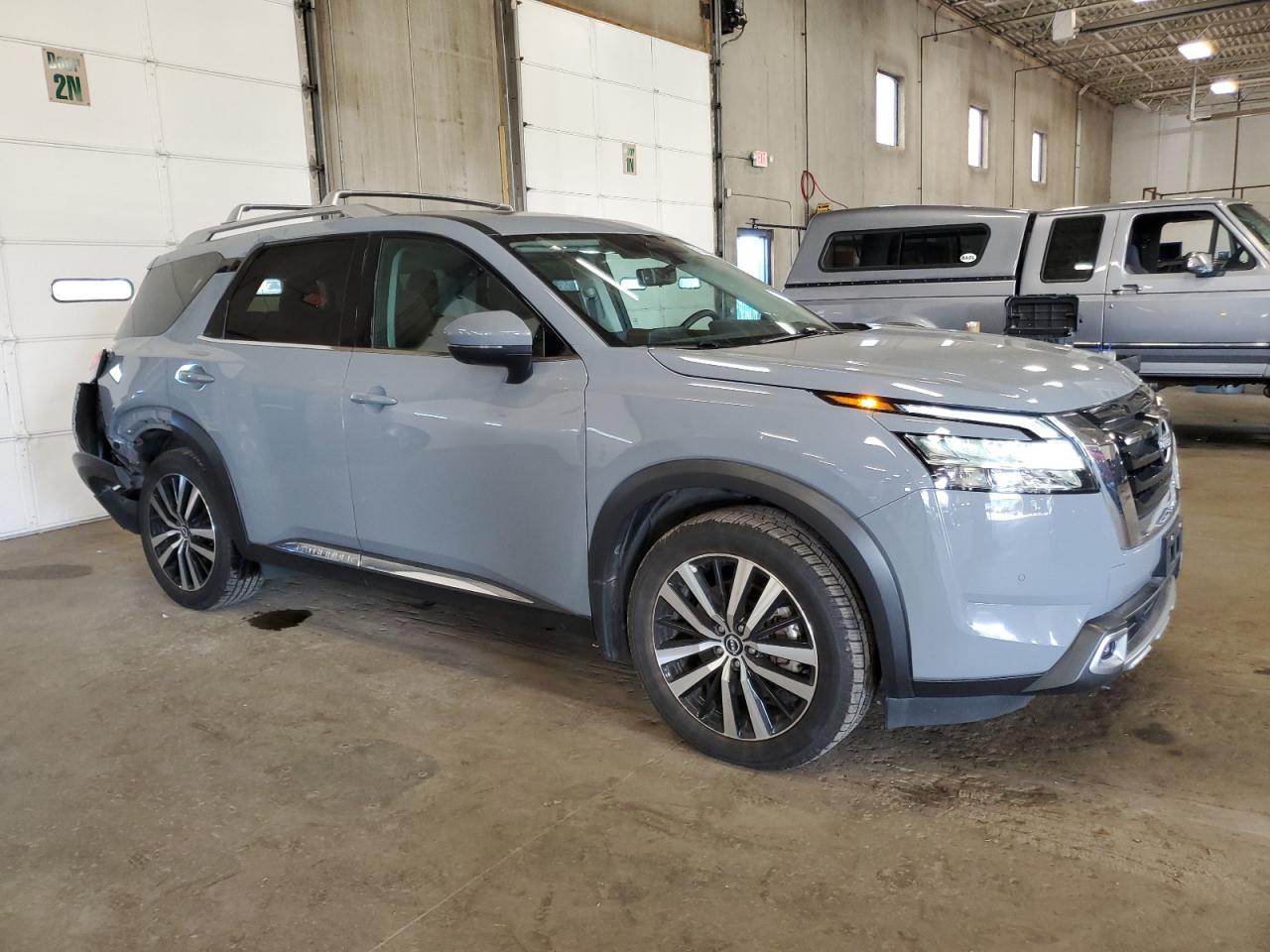 NISSAN PATHFINDER PLATINUM