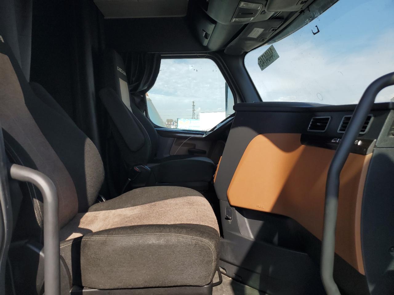 Lot #3287583028 2020 FREIGHTLINER CASCADIA 1