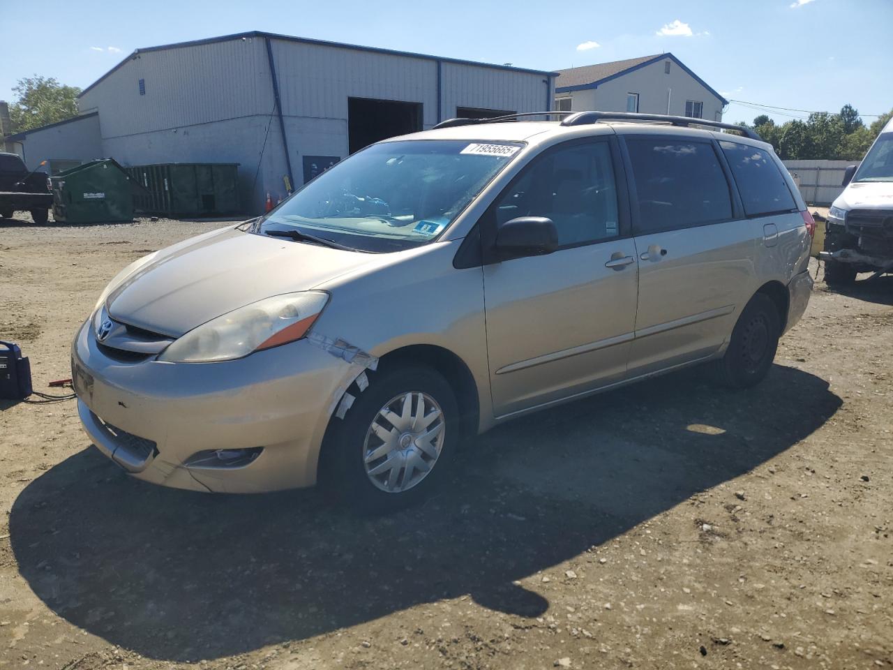  Salvage Toyota Sienna