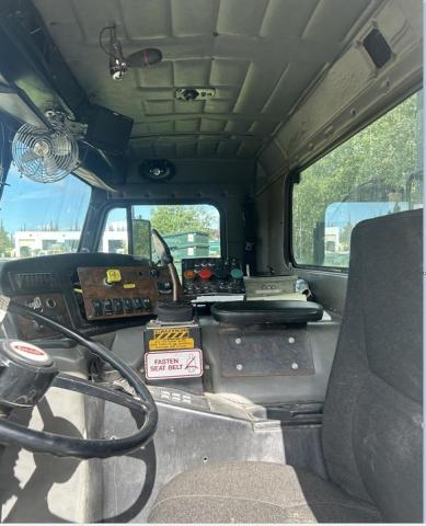 2000 PETERBILT 320 #3240960195