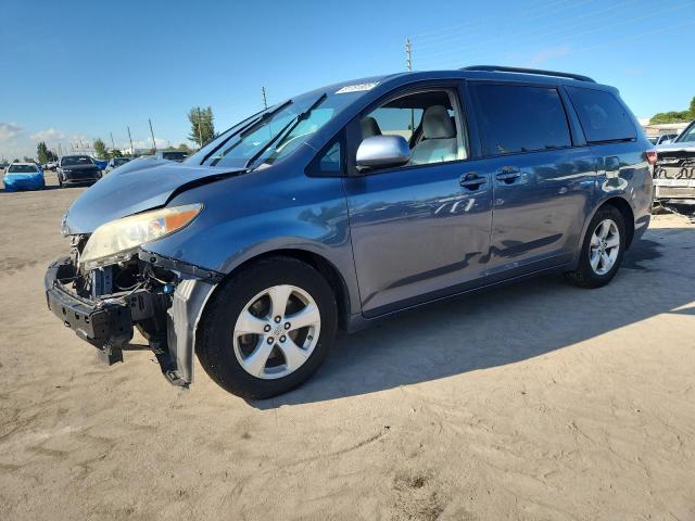 TOYOTA SIENNA LE