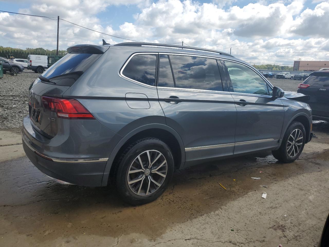 VOLKSWAGEN TIGUAN SE
