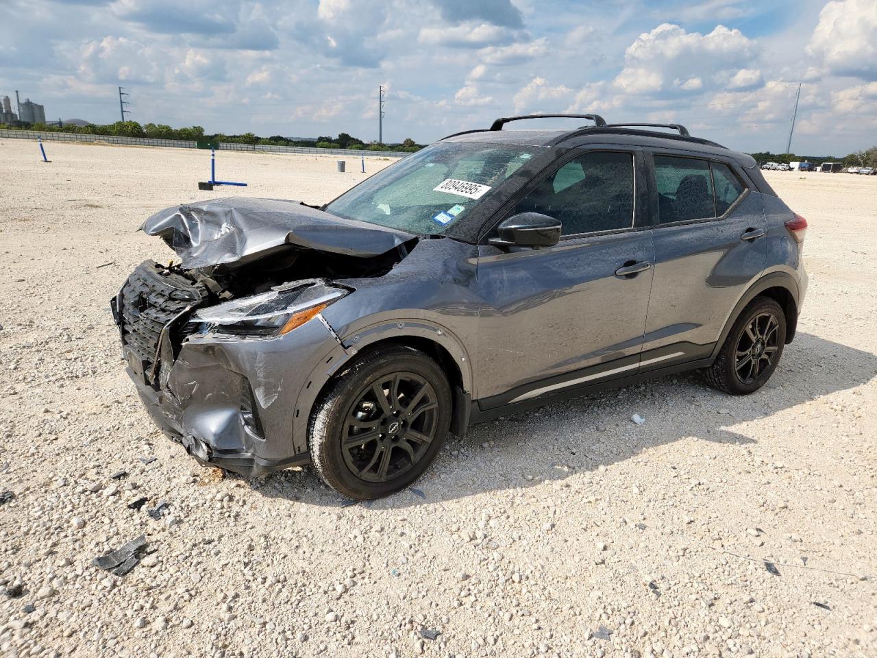  Salvage Nissan Kicks