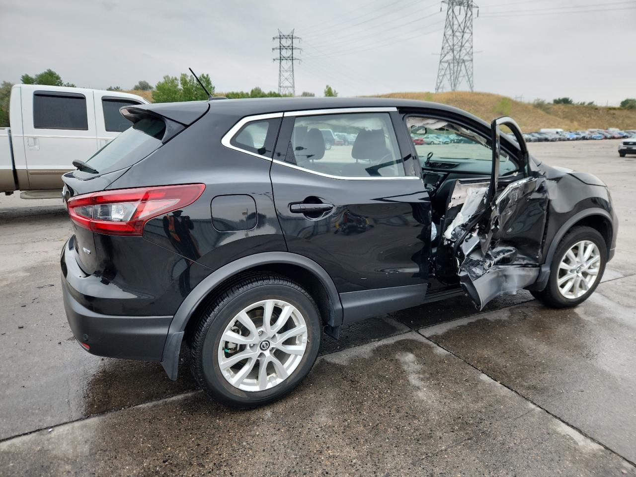 NISSAN ROGUE SPORT S