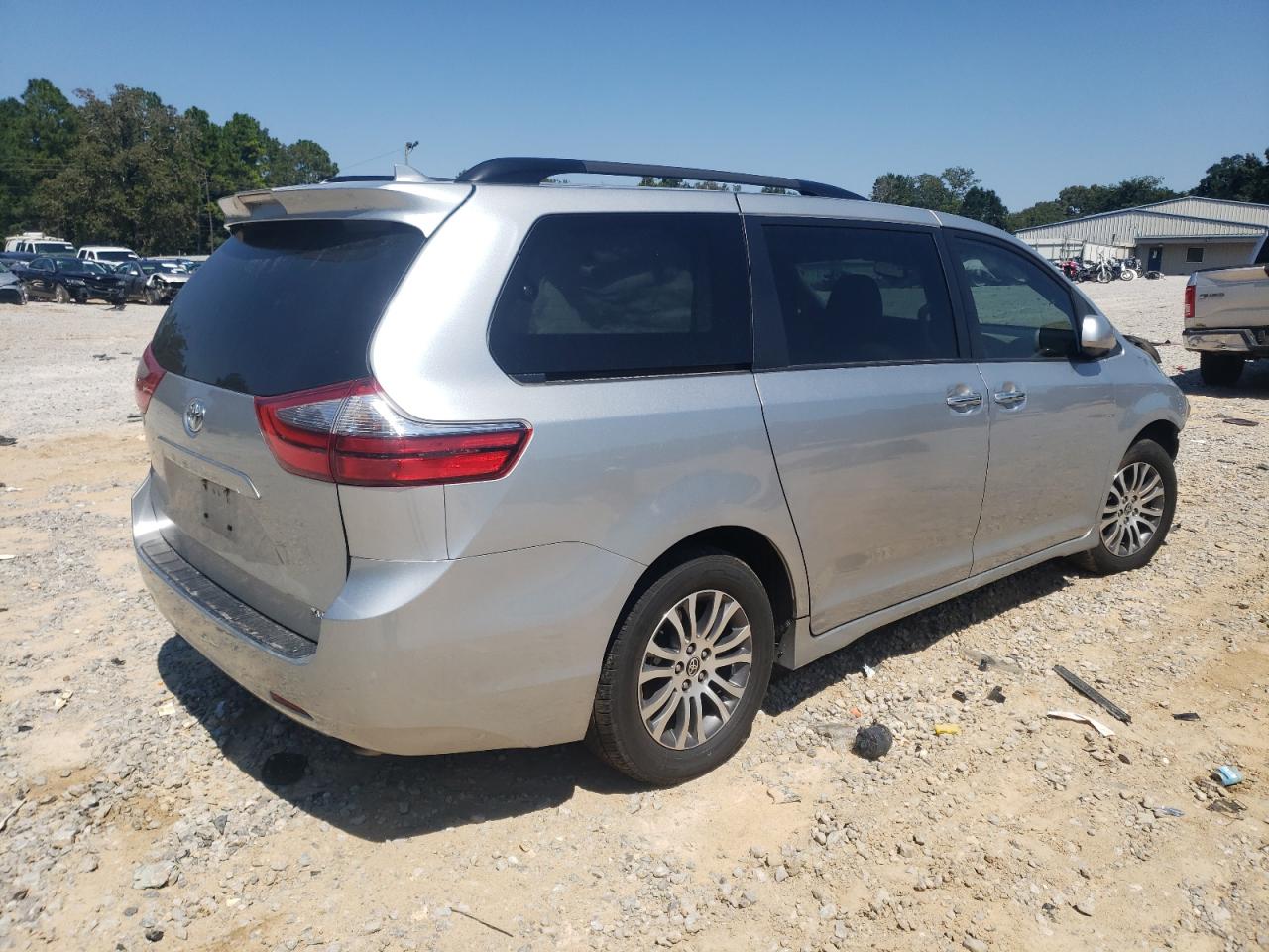 TOYOTA SIENNA XLE