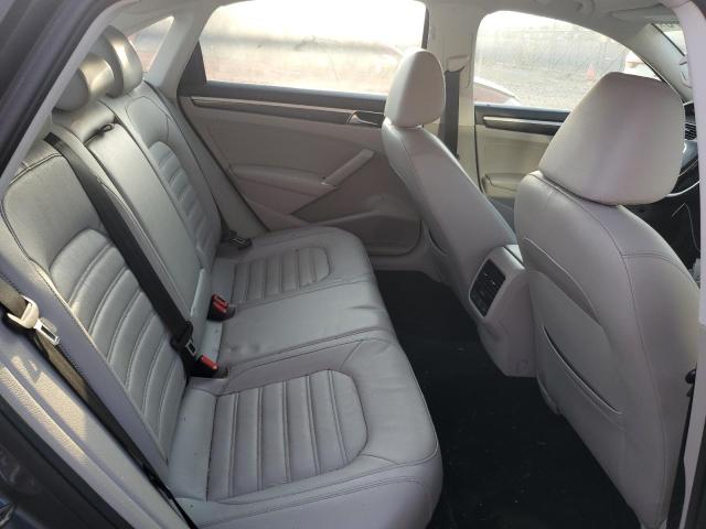 2017 VOLKSWAGEN PASSAT SEL 1VWCT7A32HC052808