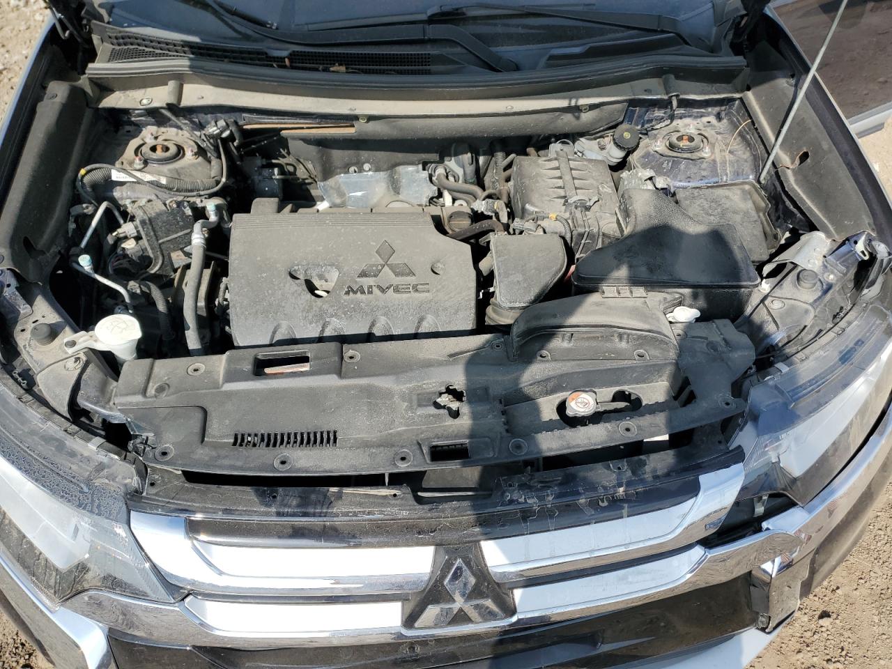 MITSUBISHI OUTLANDER SE