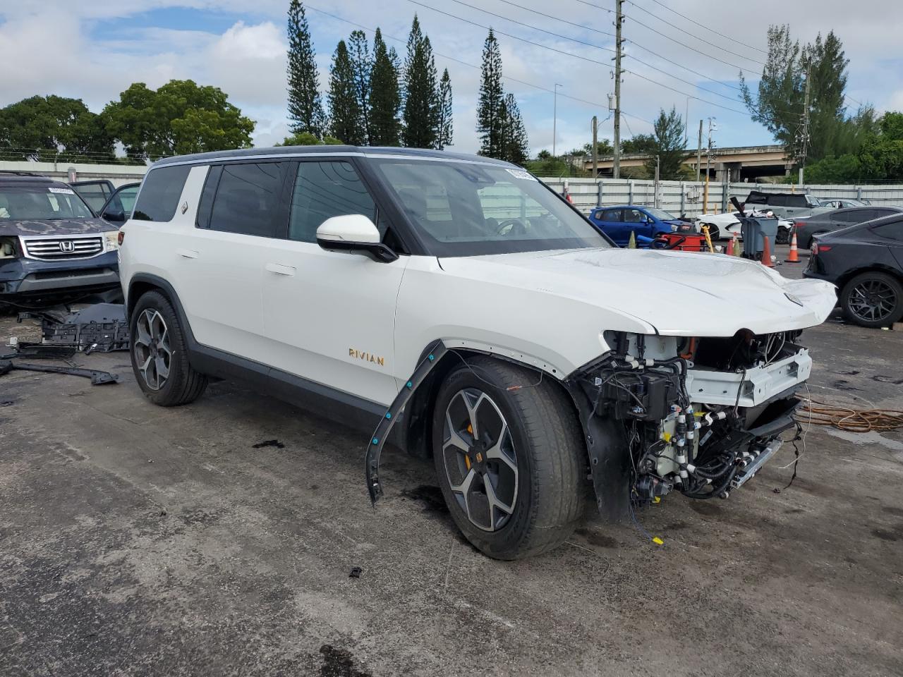 RIVIAN R1S ADVENTURE