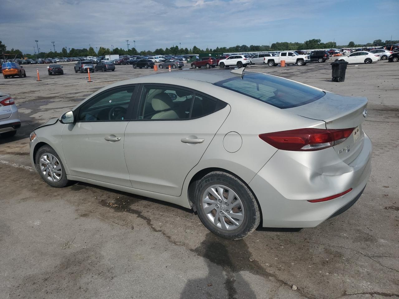 HYUNDAI ELANTRA SE